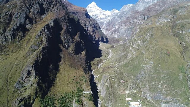 Ville de Badrinath &eacute;tat de l'Uttarakhand en Inde vue du ciel