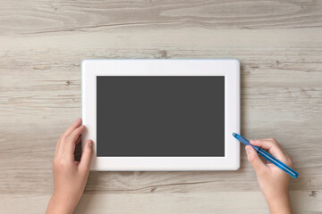 A blank tablet device and person's hands. タブレット端末のブランクと人の手