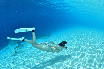綺麗な海でスノーケリング