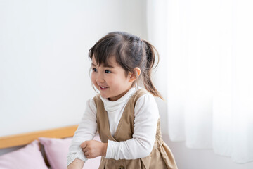 Fototapeta premium 笑顔の日本人の女の子