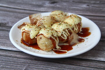 Freshly cooked Japanese food called Takoyaki