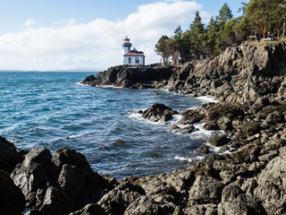 Lighthouse at Lime Kiln Point State Park on San Juan Island - WA, USA - obrazy, fototapety, plakaty