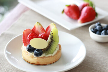 Cafe - Chiffon cake with summer berries and cream