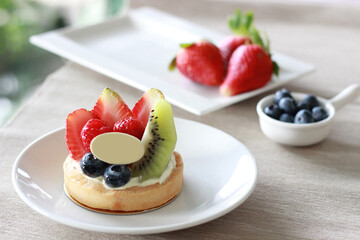 Cafe - Chiffon cake with summer berries and cream