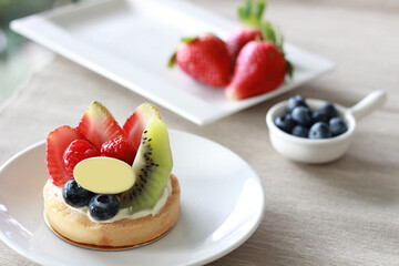 Cafe - Chiffon cake with summer berries and cream