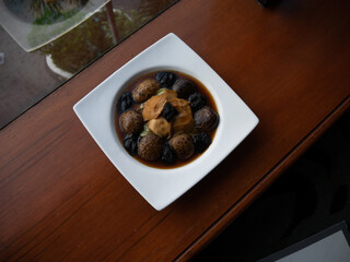 Cantonese Chinese Menu - Abalone with mushroom brown soup