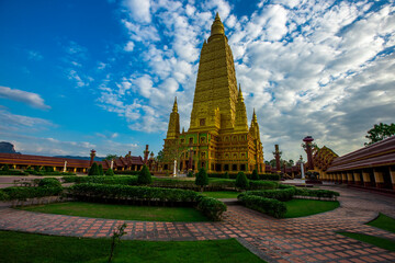 The beautiful sculpture background of, Wat Bang Thong, surrounded by trees, has a large area, is a religious tourist attraction in Krabi, with tourists always visiting, Thailand