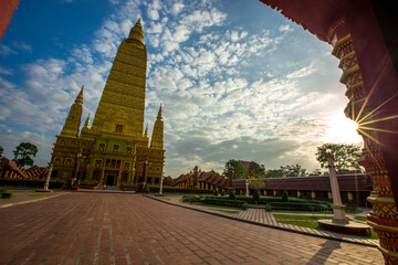 Obraz premium The beautiful sculpture background of, Wat Bang Thong, surrounded by trees, has a large area, is a religious tourist attraction in Krabi, with tourists always visiting, Thailand