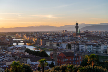 Obraz premium Florence or Firenze sunset aerial cityscape. Panorama view from Michelangelo park square. Ponte Vecchio bridge, Palazzo Vecchio and Duomo Cathedral. Tuscany, Italy