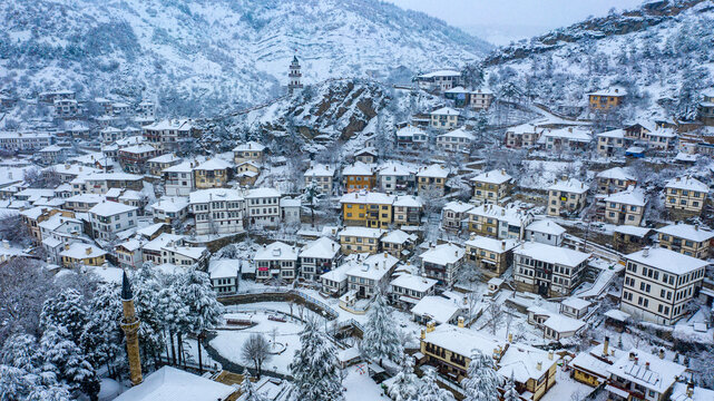 Goynuk is one of the most important and beautiful towns of Bolu which is in Turkey. By consisting of traditional Turkish houses with snows on them during winter season, it has become an attraction.
