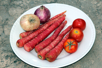 Some fresh vegetables put in a white plate