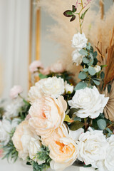 Wedding decorations with flowers. Beautiful flower composition in classic interior. Decoration of a banquet at a wedding with flowers..