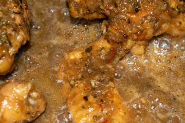 Small pieces of chicken meat are stewed with spices.