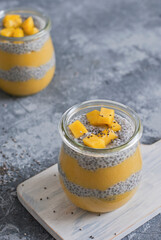 Chia-Mango Pudding im Glas