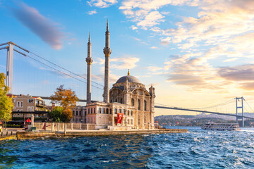 Naklejka premium The Bosphorus Bridge and the Ortakoy Mosque at sunset, Istanbul