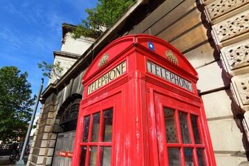 Fototapeta na wymiar London landmark - red telephone booth