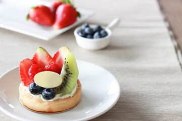 Cafe - Chiffon cake with summer berries and cream