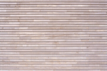 Neue helle Holzwand aus horizontalen Latten mit kleinen Schrauben - Holz Hintergrund