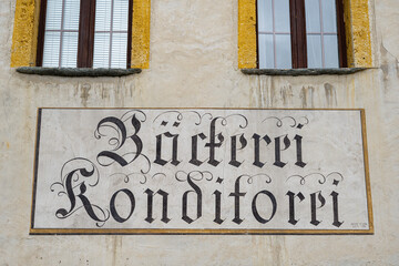 Obraz premium Altertümelnde Anschrift für Bäckerei, Konditorei, Leuk-Stadt, Kanton Wallis, Schweiz
