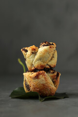 Blätterteig Cruffin mit Mohn