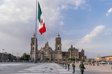 Obraz premium view of the cathedral in México Downtown with the mexican flag