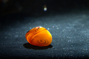 Un bel campioncino di agata arancione.