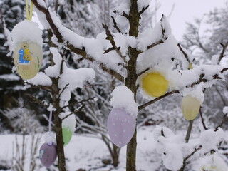 Ostereier im Schnee