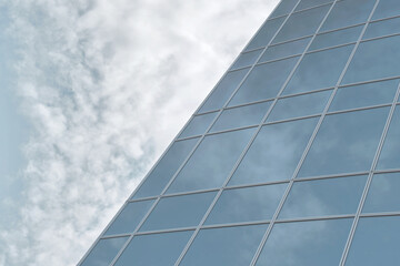 Fototapeta na wymiar Modern glass building against the sky