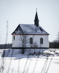Fototapeta na wymiar small church in the snow