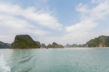 Fototapeta premium Bai Tu Long Bay cruise Halong Vietnam