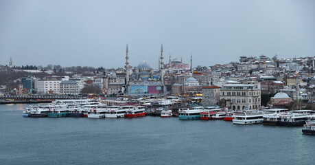 Fototapeta premium Golden Horn and Eminonu District in Istanbul, Turkey