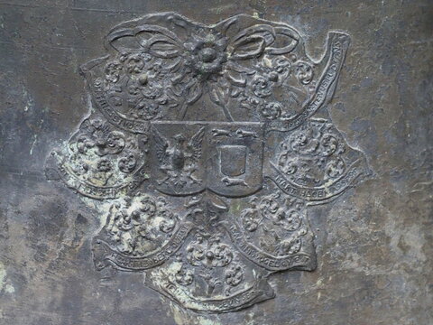 Doppelwappen auf der Mathena-Glocke in Wesel