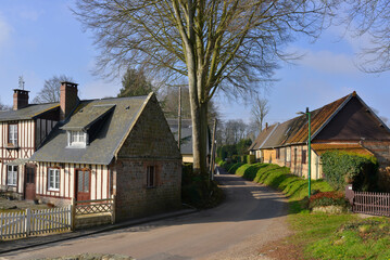 Naklejka premium Rue de la Mairie entre les maisons normandes de La Chapelle-sur-Dun (76740), département de Seine-Maritime en région Normandie, France