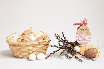 Fototapeta na wymiar easter basket with eggs and bunny
