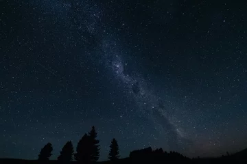 Papier Peint photo Aoraki/Mount Cook Voie lactée dans le ciel nocturne et les étoiles, parc national Aoraki Mount Cook, île du Sud, Nouvelle-Zélande.