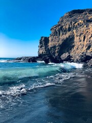 Playa Gran Canaria. Azul turquesa. Olas. Surf. 