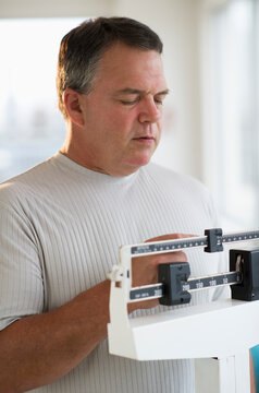 USA, New Jersey, Jersey City, Male patient on weighing scales in hospital
