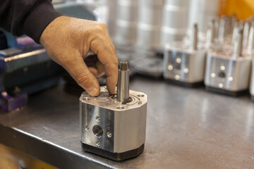 hydraulic pump in service