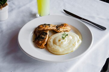 chicken and mashed potatoes
