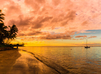 Fototapeta na wymiar Sunrise on Lahaina Beach, Lahaina, Maui, Hawaii, USA