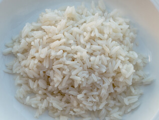 Grained white rice in a white bowl. Arroz blanco. 