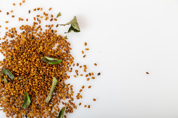 Sri Lankan Spices - Roasted Fenugreek seeds with dried curry leaves 