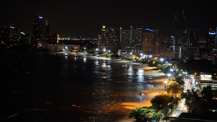Fototapeta na wymiar night view of the city beach