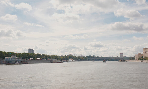 On the Moscow River sailing ships