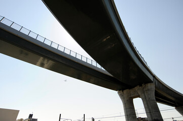 青空と高速道路