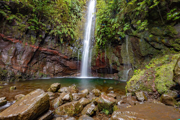 Wasserfälle der 25 Quellen am Ende einer Levada Wanderung in Madeira