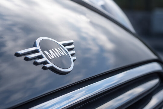 Logo Mini sur capot noir