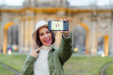 Fototapeta premium woman taking a selfie at the Puerta de Alcala Madrid