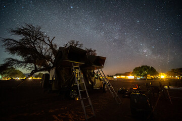 Camping unter den Sternen von Namibia im Sossusvlei Nationalpark.