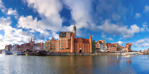 Naklejka premium Panorama of Old Town and Motlawa in Gdansk, Poland